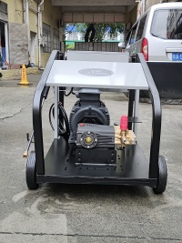 高压清洗机根雕去皮：快速、环保、精准